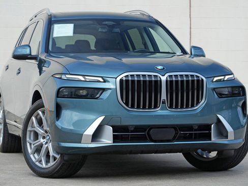 Used 2023 BMW X7 xDrive40i w/ Executive Package AWD/4WD image 4