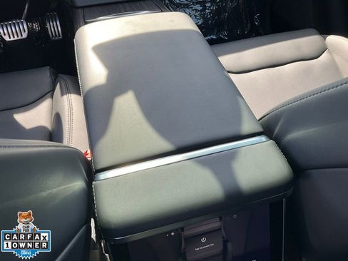 Used 2022 Tesla Model X image 50