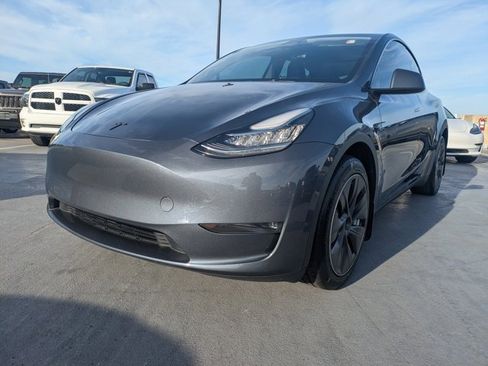 Used 2023 Tesla Model Y Long Range image 5
