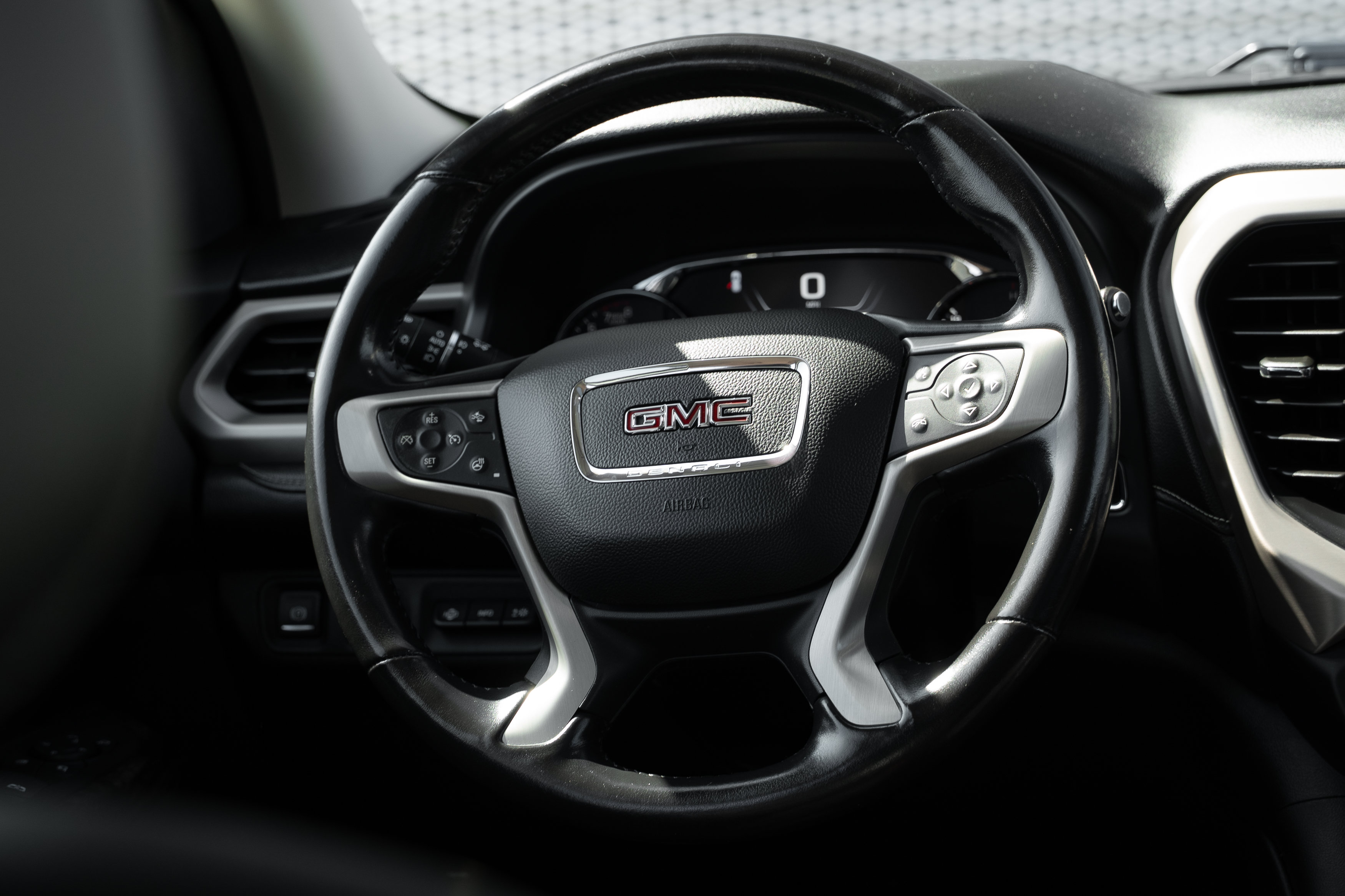 Used 2021 GMC Acadia Denali w/ Denali Ultimate Package AWD/4WD image 9