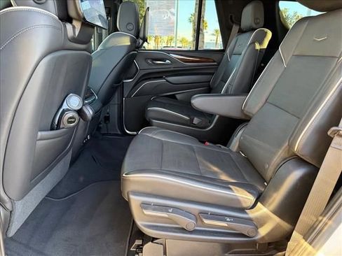 Used 2021 Cadillac Escalade Premium Luxury image 8