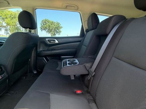 Used 2019 Nissan Pathfinder S FWD image 14
