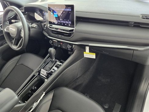 New 2026 Jeep Compass Latitude image 17