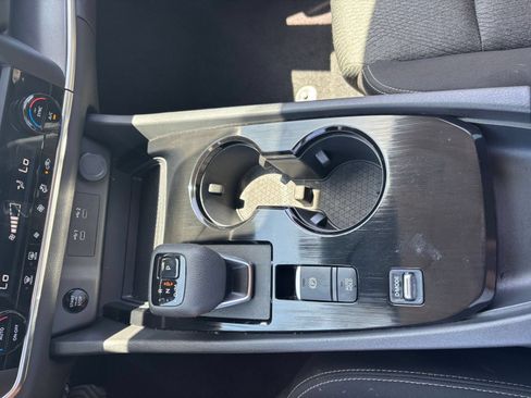 Used 2025 Nissan Rogue SV FWD image 43