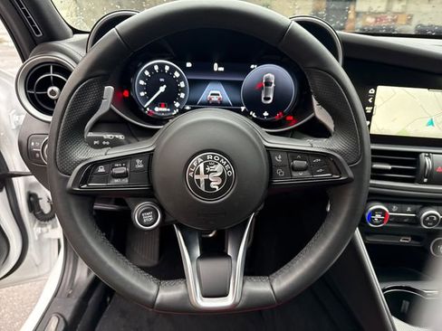 Used 2024 Alfa Romeo Giulia Veloce image 20