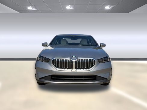 Used 2026 BMW 530i w/ Premium Package RWD image 5