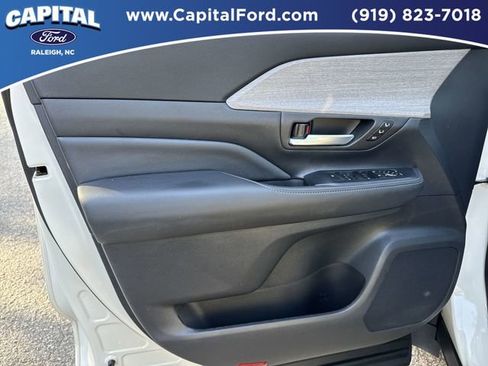 Used 2024 Toyota Grand Highlander AWD image 19