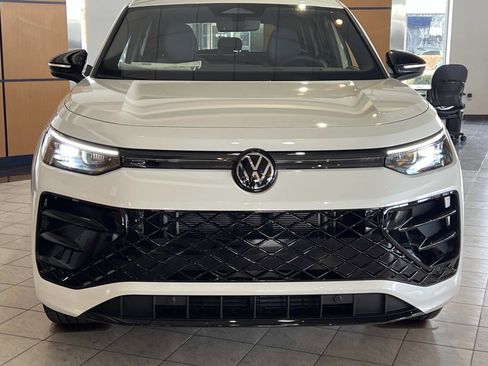 New 2026 Volkswagen Tiguan SE R-Line image 9