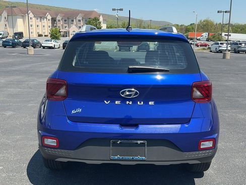 Certified 2023 Hyundai Venue Limited FWD image 8