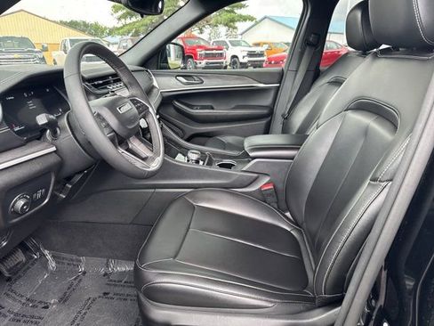 Used 2024 Jeep Grand Cherokee Limited image 18