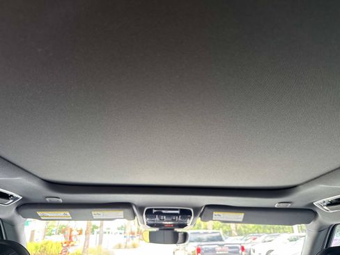 Used 2025 Land Rover Range Rover SE AWD/4WD image 19