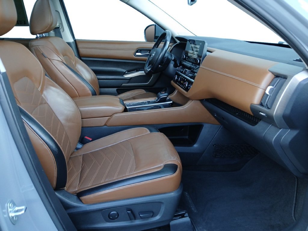 Used 2023 Nissan Pathfinder Platinum w/ Cargo Package FWD image 24