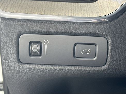 Used 2022 Volvo XC60 B5 Inscription w/ Protection Package Premier image 10