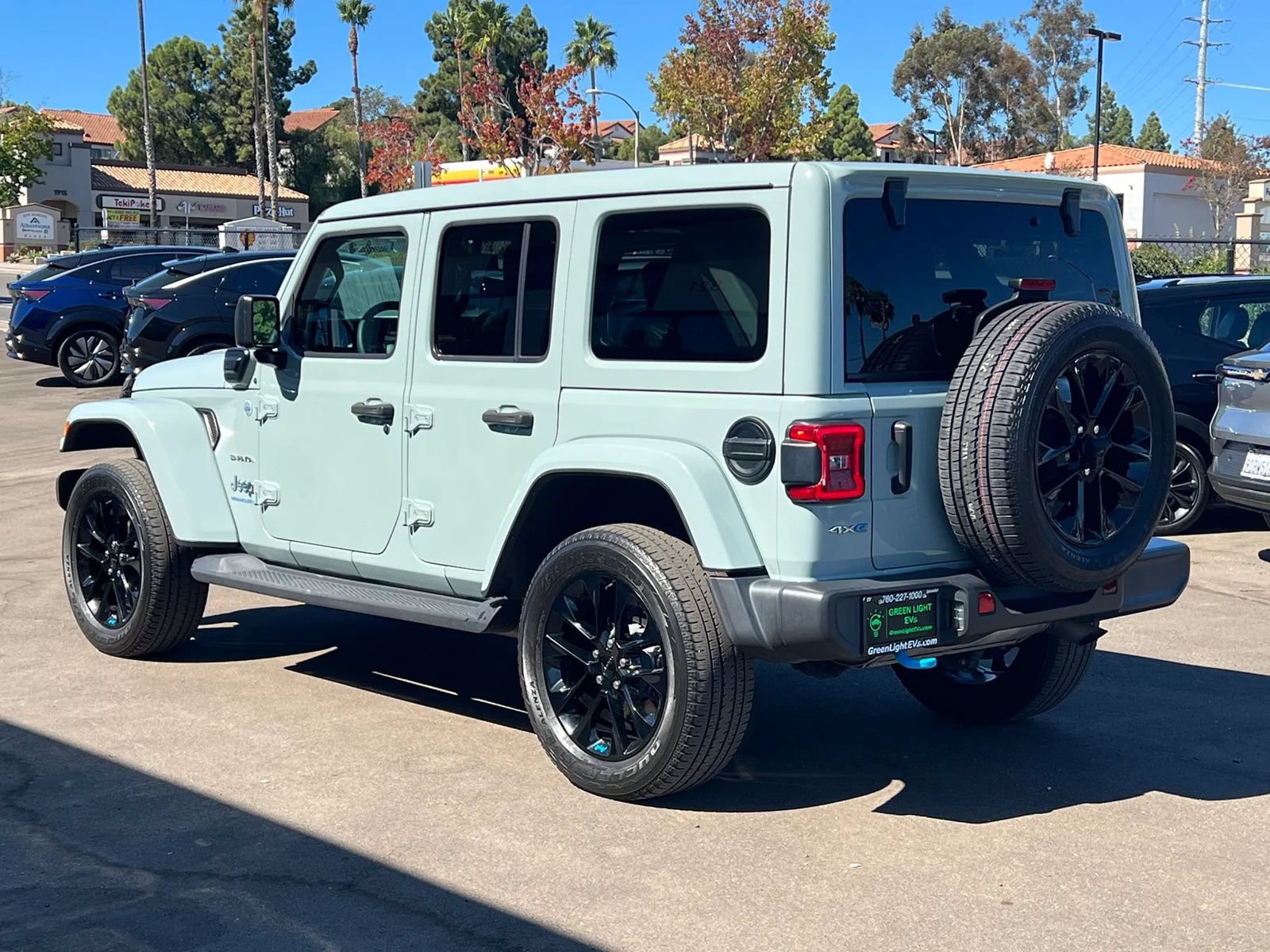 Used 2023 Jeep Wrangler Unlimited Sahara AWD/4WD image 7