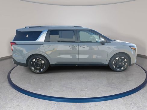 New 2026 Kia Carnival EX FWD image 4