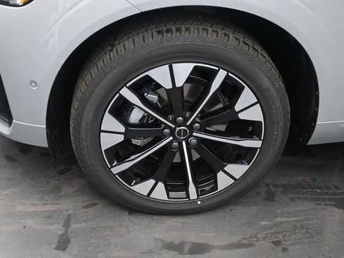 New 2026 Volvo XC60 B5 Plus w/ Protection Package Premier image 9