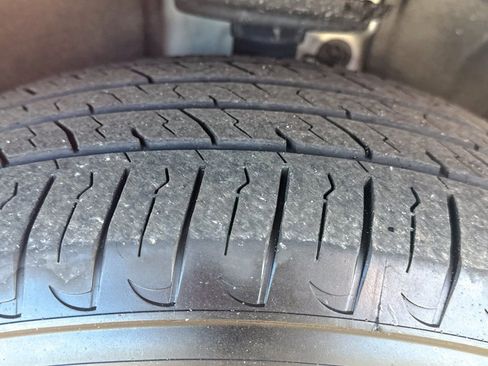 Used 2023 Chevrolet Traverse LT image 11