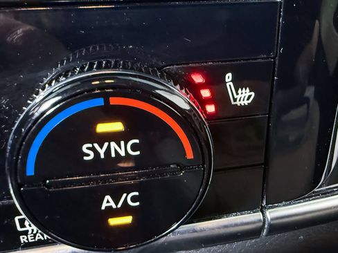 Certified 2024 Nissan Rogue SL FWD image 22