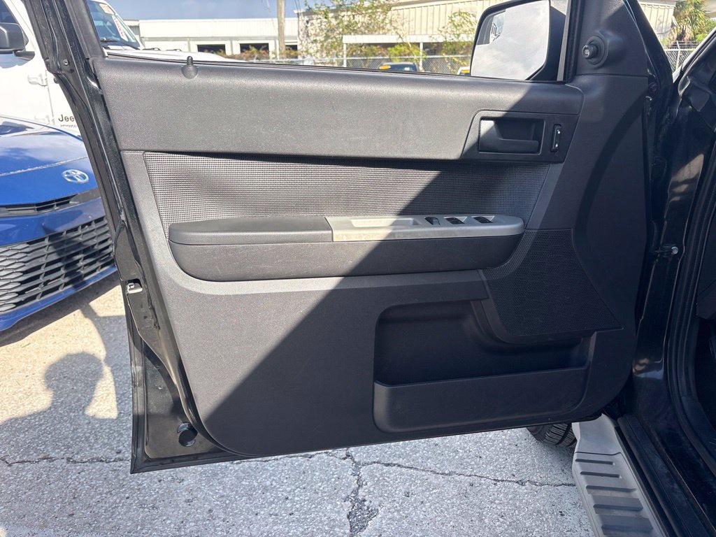 Used 2011 Ford Escape XLT w/ 203A Rapid Spec Order Code FWD image 11