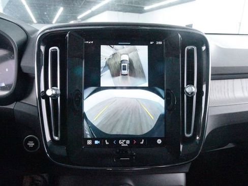 Certified 2025 Volvo XC40 B5 Ultra w/ Protection Package Premier AWD/4WD image 14