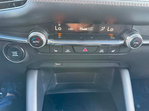 Used 2019 MAZDA MAZDA3 Hatchback w/ Premium Package image 17