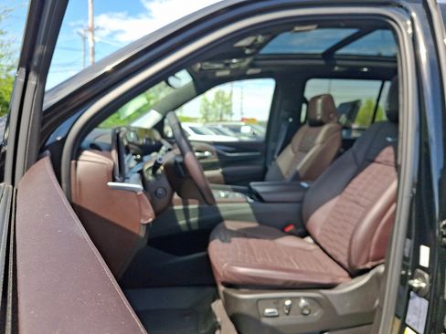 Certified 2024 Cadillac Escalade Premium Luxury Platinum AWD/4WD image 17