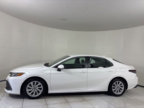 Used 2023 Toyota Camry LE image 2