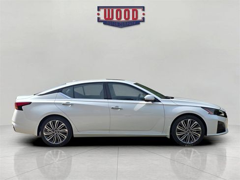 New 2025 Nissan Altima 2.5 SL image 2