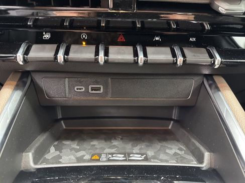 New 2026 GMC Canyon Denali image 17