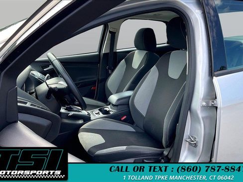 Used 2014 Ford Focus SE w/ SE Sport Package FWD image 23