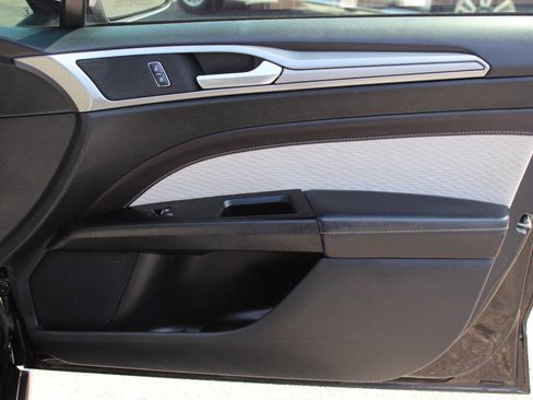 Used 2019 Ford Fusion SE w/ Equipment Group 151A image 10