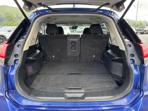 Used 2020 Nissan Rogue SV FWD image 23