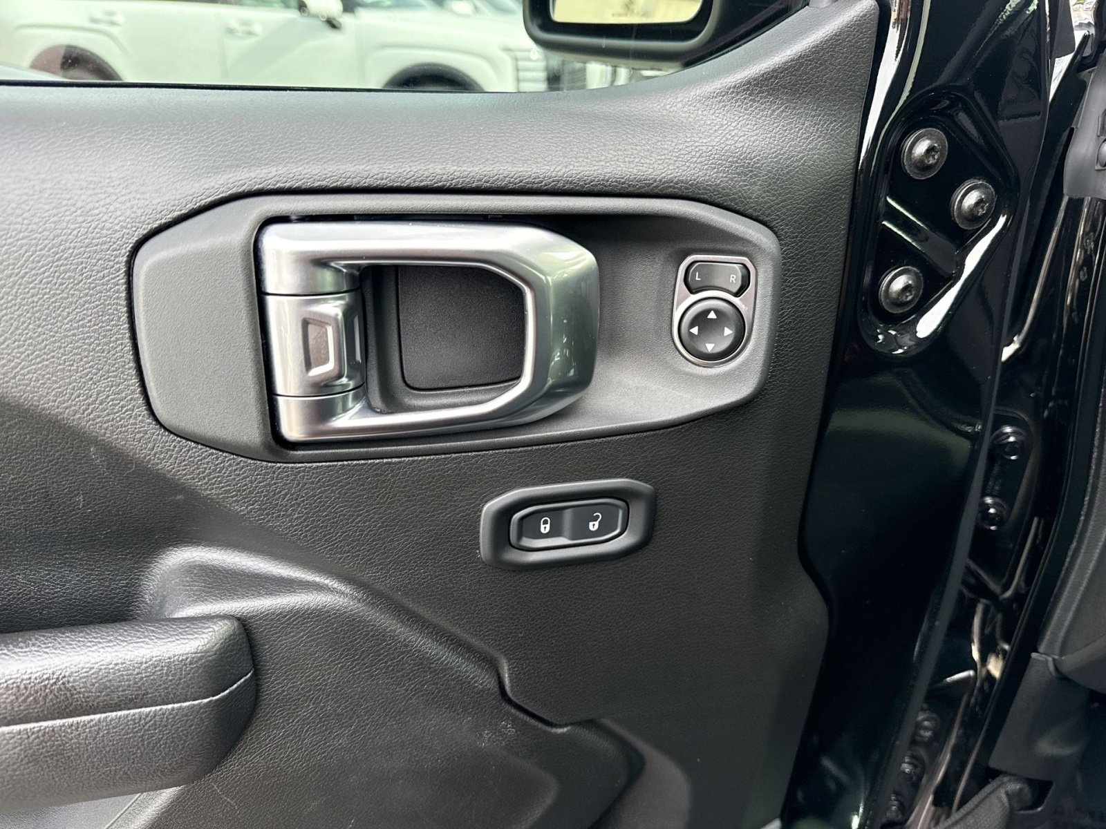 Used 2025 Jeep Wrangler Sport AWD/4WD image 15