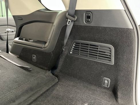 Used 2025 Nissan Pathfinder SL FWD image 42