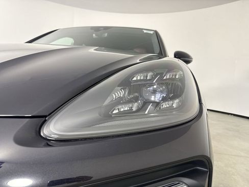 Certified 2022 Porsche Cayenne GTS AWD/4WD image 11