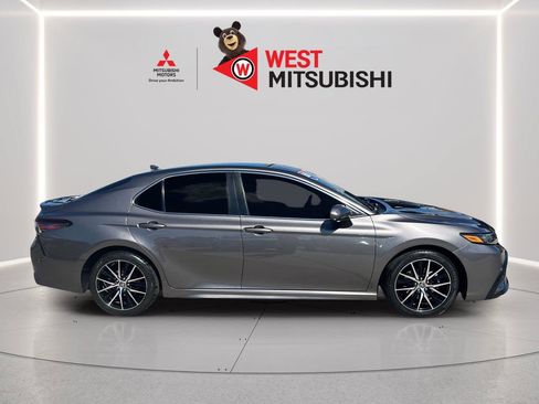 Used 2021 Toyota Camry SE FWD image 6