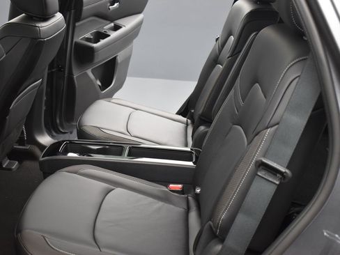 Certified 2025 Nissan Pathfinder SL w/ SL Premium Package image 15