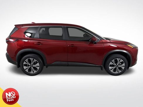 Used 2023 Nissan Rogue SV image 2