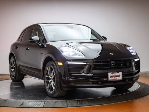 Certified 2025 Porsche Macan image 29