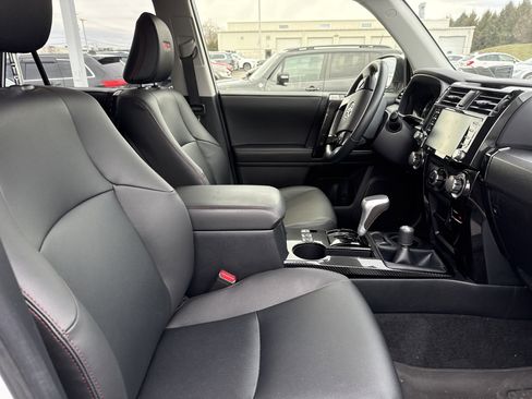 Used 2024 Toyota 4Runner TRD Off-Road Premium image 18