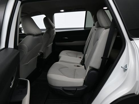 Used 2025 Toyota Grand Highlander FWD image 28