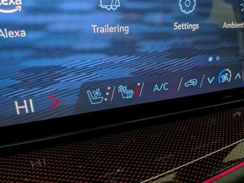 Used 2024 Chevrolet Traverse RS image 10