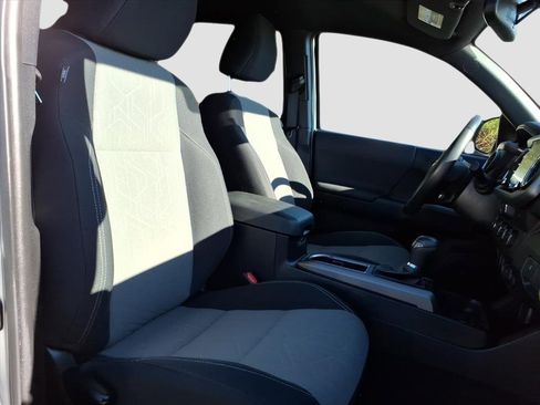 Used 2023 Toyota Tacoma 4x4 Double Cab image 9