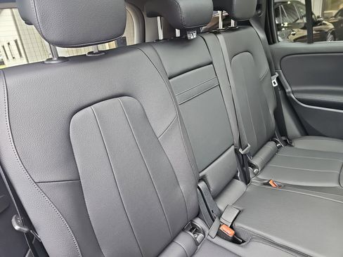 New 2026 Mercedes-Benz GLB 250 image 12