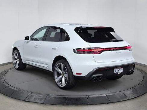 Certified 2025 Porsche Macan AWD/4WD image 3