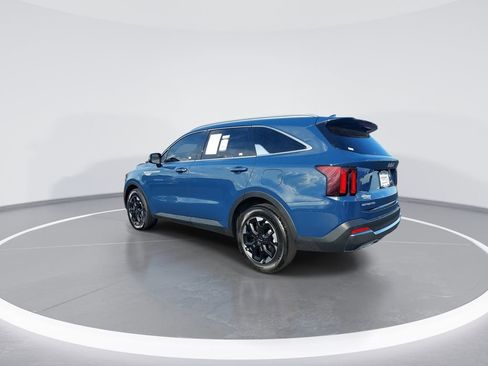 Used 2025 Kia Sorento S w/ Panoramic Sunroof Package image 6