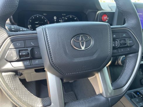 Used 2025 Toyota Tacoma TRD Off-Road AWD/4WD image 16
