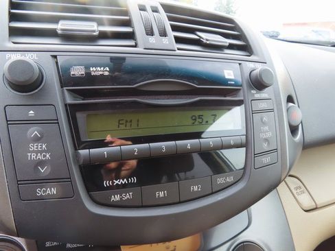 Used 2011 Toyota RAV4 Limited image 19