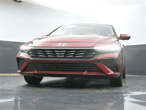 Used 2025 Hyundai Elantra Blue image 30