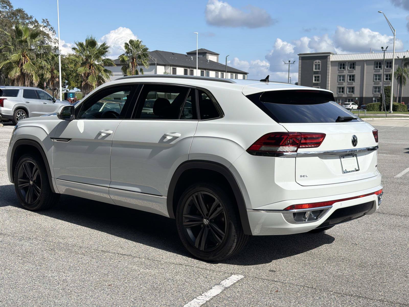 Used 2022 Volkswagen Atlas Cross Sport SEL R-Line AWD/4WD image 6